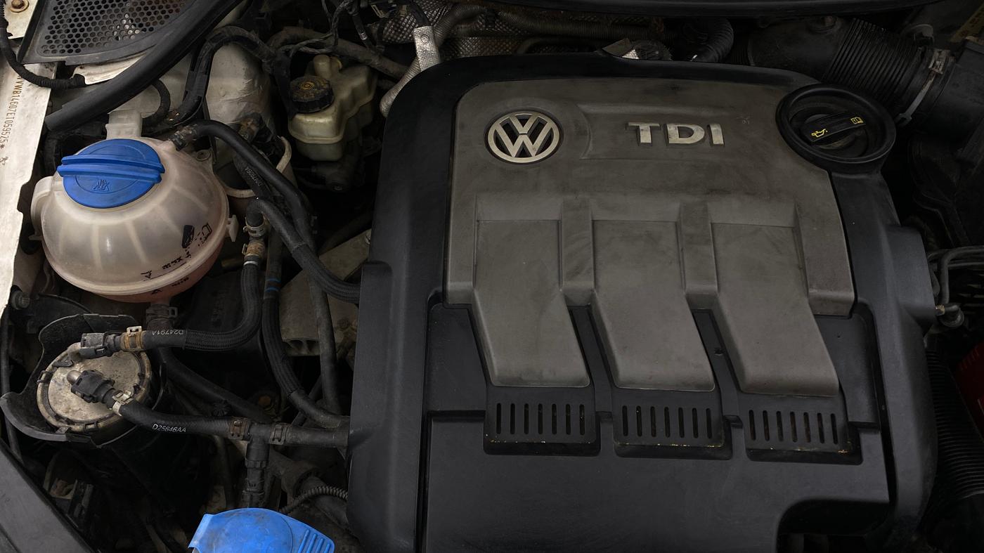 2014 Volkswagen Polo COMFORTLINE 1.2L, Diesel, Manual, 1,15,208 km, Engine View - Right
