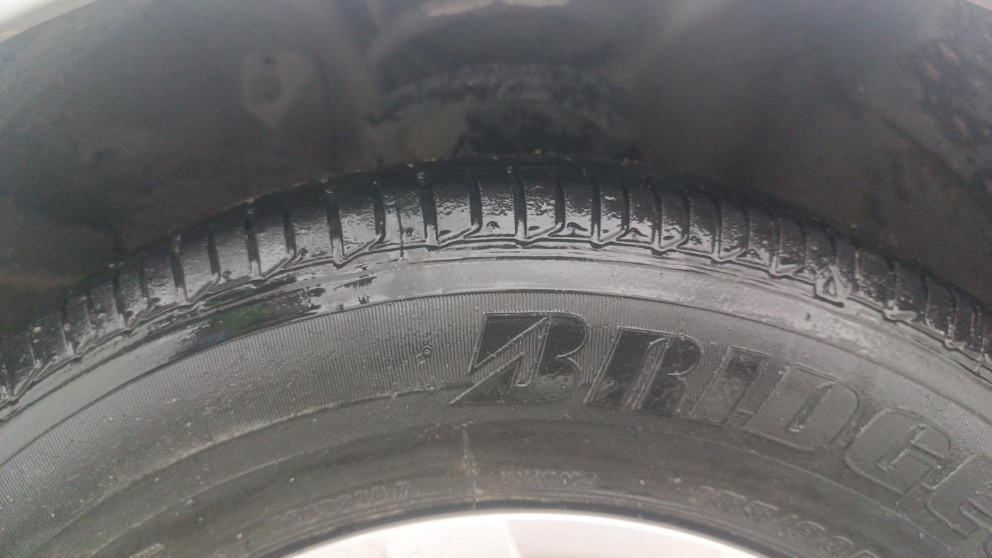 2013 Hyundai i10 SPORTZ 1.1, Petrol, Manual, 18,864 km, Left Front Tyre Tread