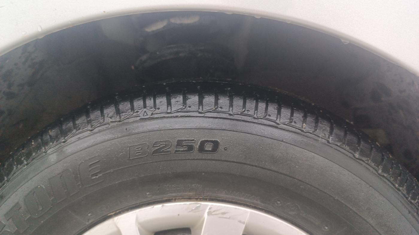 2013 Hyundai i10 SPORTZ 1.1, Petrol, Manual, 18,864 km, Right Front Tyre Tread