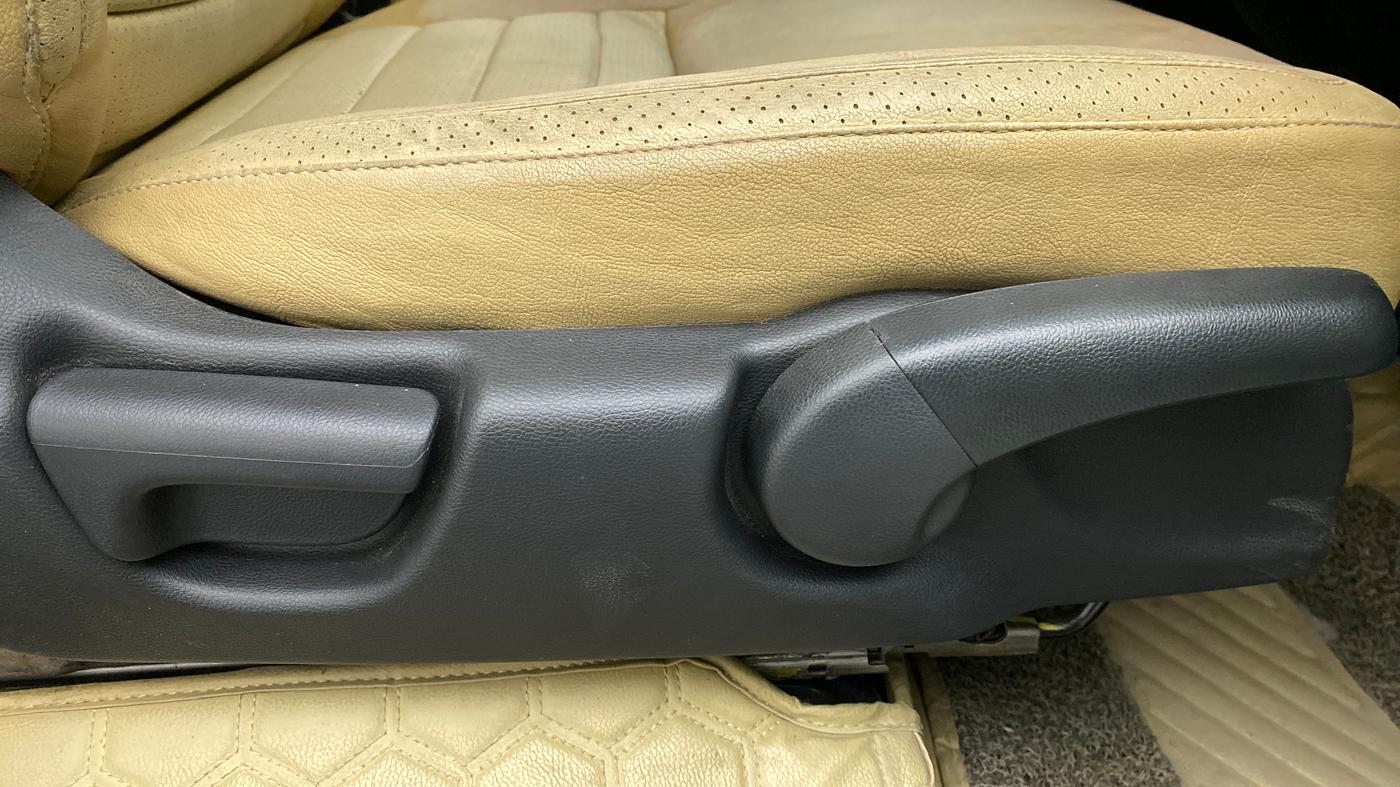 2017 Honda City V MT PETROL, Petrol, Manual, Driver Side Adjustment Panel