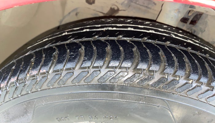 2016 Ford New Figo TITANIUM 1.2 PETROL MT, Petrol, Manual, 28,837 km, Left Front Tyre Tread