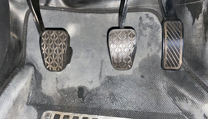 2016 Ford New Figo TITANIUM 1.2 PETROL MT, Petrol, Manual, 28,837 km, Pedals