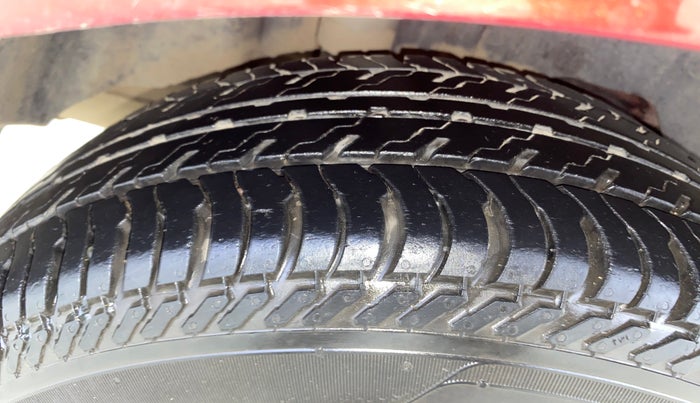 2016 Ford New Figo TITANIUM 1.2 PETROL MT, Petrol, Manual, 28,837 km, Right Rear Tyre Tread