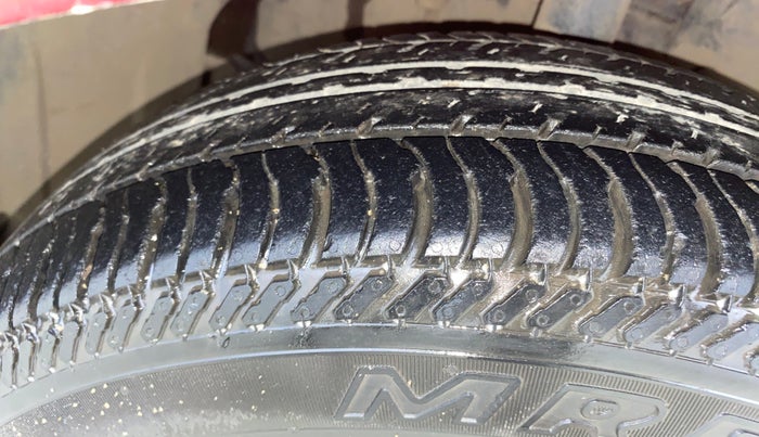 2016 Ford New Figo TITANIUM 1.2 PETROL MT, Petrol, Manual, 28,837 km, Right Front Tyre Tread