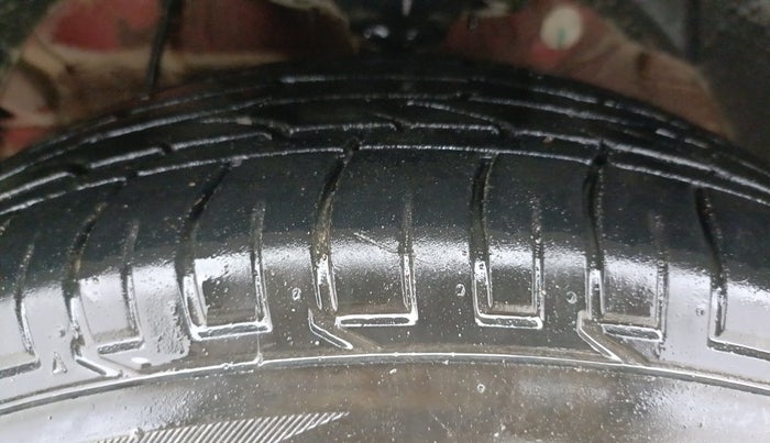 2022 Mahindra XUV300 W8 (O) 1.2 PETROL AMT, Petrol, Automatic, 22,868 km, Left Front Tyre Tread