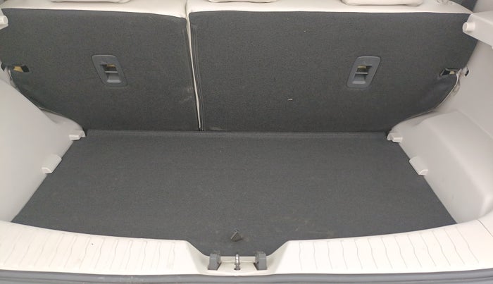 2022 Mahindra XUV300 W8 (O) 1.2 PETROL AMT, Petrol, Automatic, 22,868 km, Boot Inside