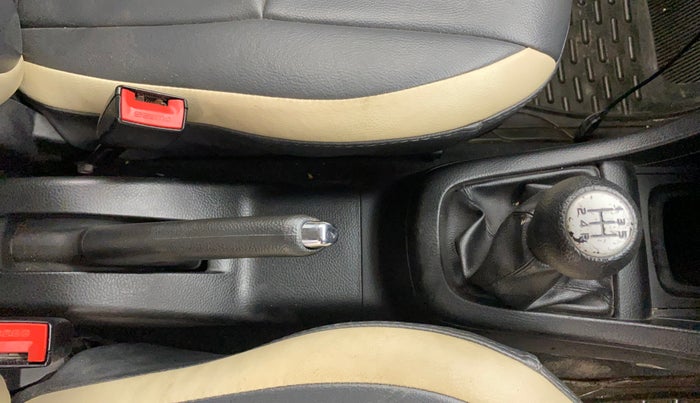 2012 Maruti Swift VXI, Petrol, Manual, 1,18,412 km, Gear Lever