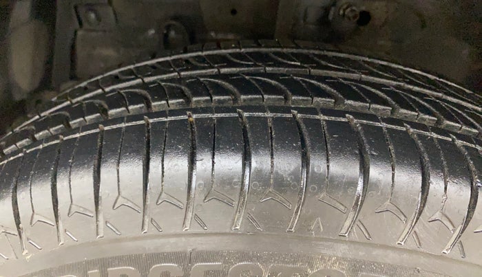 2012 Maruti Swift VXI, Petrol, Manual, 1,18,412 km, Left Front Tyre Tread