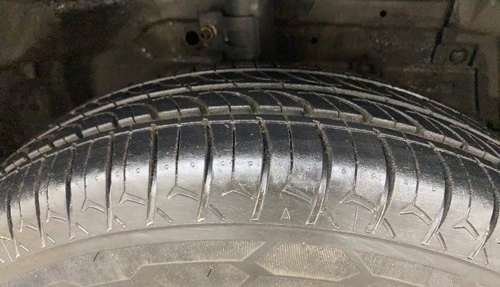 2012 Maruti Swift VXI, Petrol, Manual, 1,18,412 km, Right Front Tyre Tread