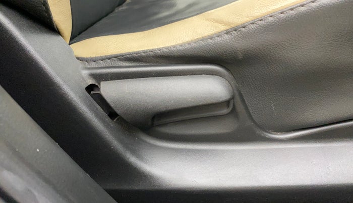 2012 Maruti Swift VXI, Petrol, Manual, 1,18,412 km, Driver Side Adjustment Panel