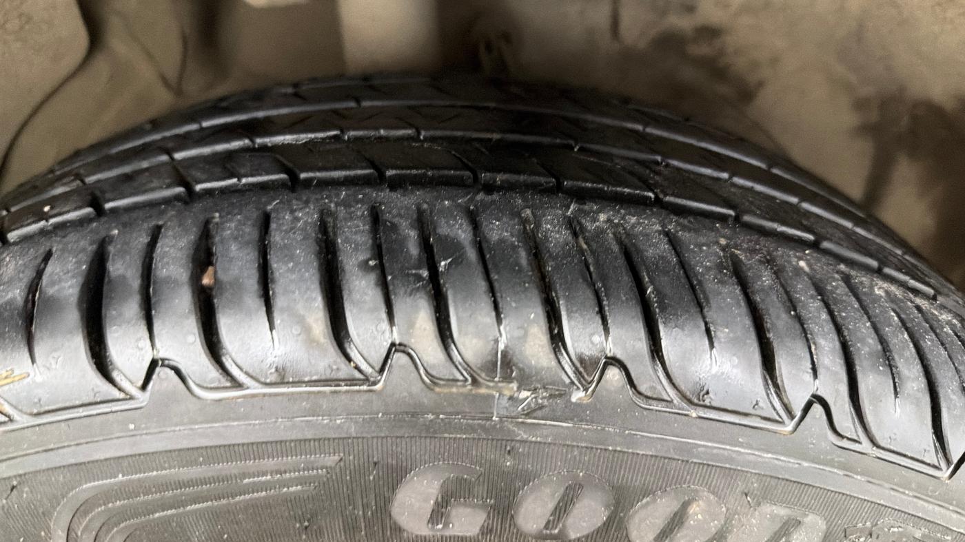 2022 MG HECTOR PLUS SHARP 1.5 PETROL TURBO CVT 6-STR, Petrol, Automatic, 59,668 km, Right Front Tyre Tread