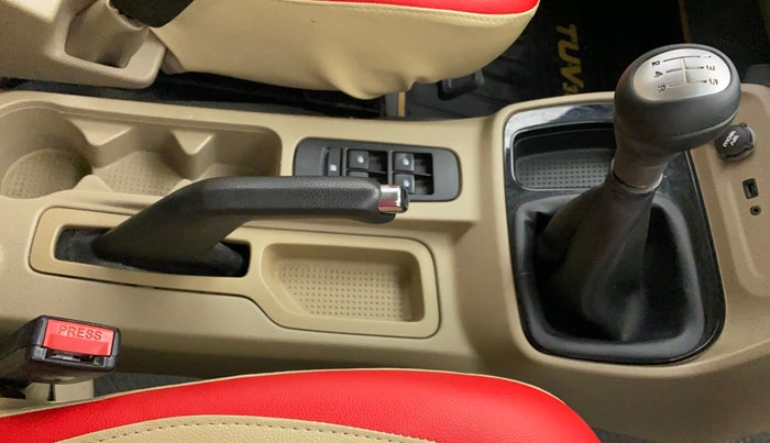 2017 Mahindra TUV300 T8, Diesel, Manual, 40,687 km, Gear Lever