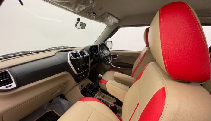 2017 Mahindra TUV300 T8, Diesel, Manual, 40,687 km, Right Side Front Door Cabin