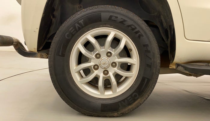 2017 Mahindra TUV300 T8, Diesel, Manual, 40,687 km, Right Rear Wheel