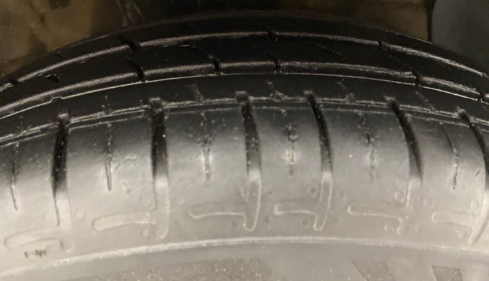 2021 Hyundai GRAND I10 NIOS SPORTZ 1.2 KAPPA VTVT CNG, CNG, Manual, 26,081 km, Right Front Tyre Tread