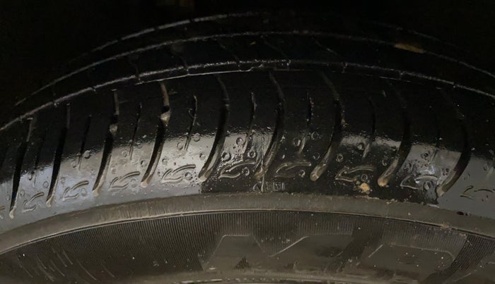 2023 Renault TRIBER RXZ AMT, Petrol, Automatic, 16,063 km, Right Front Tyre Tread