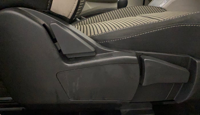 2023 Renault TRIBER RXZ AMT, Petrol, Automatic, 16,063 km, Driver Side Adjustment Panel