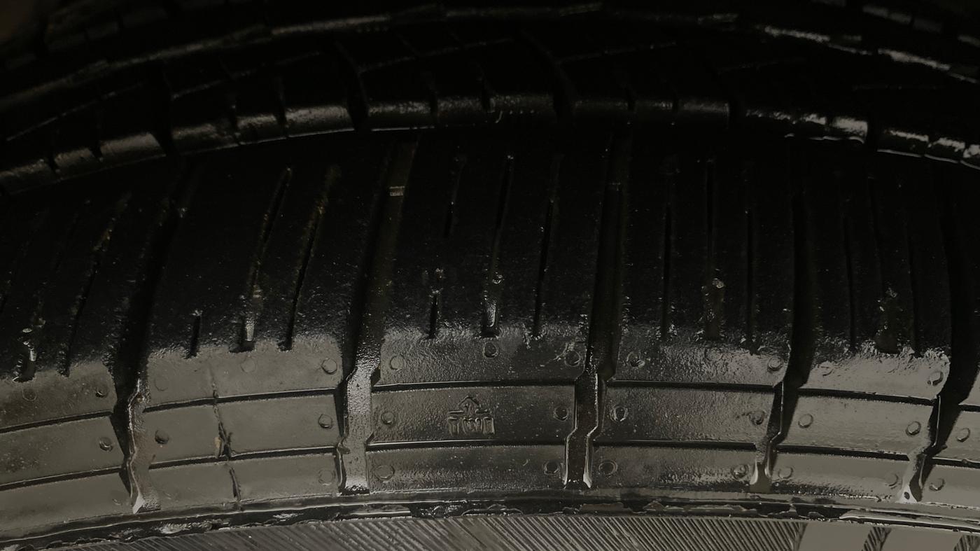 2017 Mahindra XUV500 W6 AT 1.99, Diesel, Automatic, 65,013 km, Left Front Tyre Tread