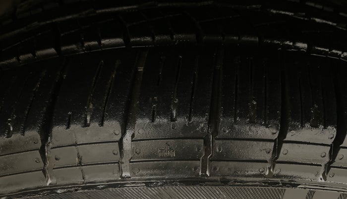 2017 Mahindra XUV500 W6 AT 1.99, Diesel, Automatic, 64,287 km, Left Front Tyre Tread