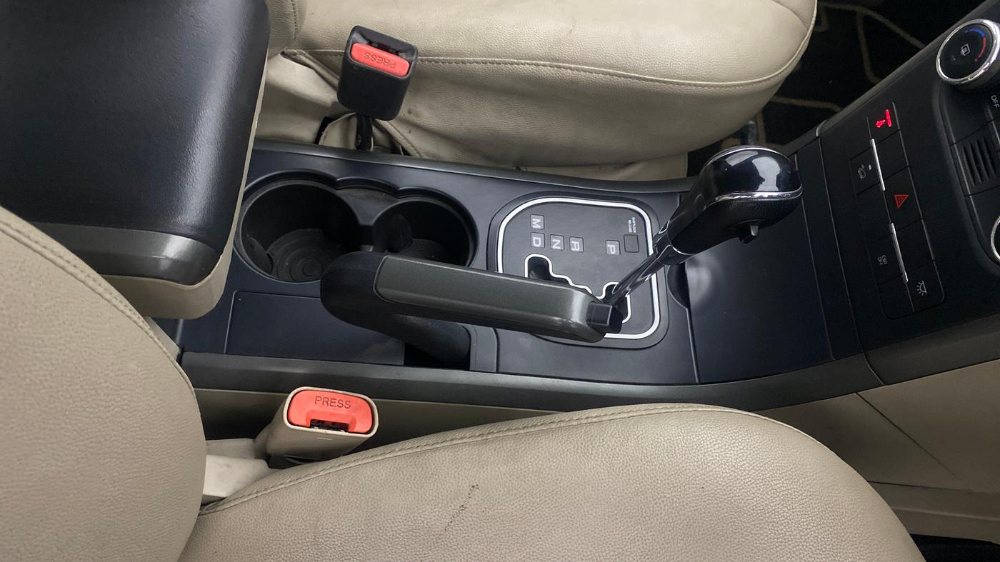 2017 Mahindra XUV500 W6 AT 1.99, Diesel, Automatic, 65,013 km, Gear Lever