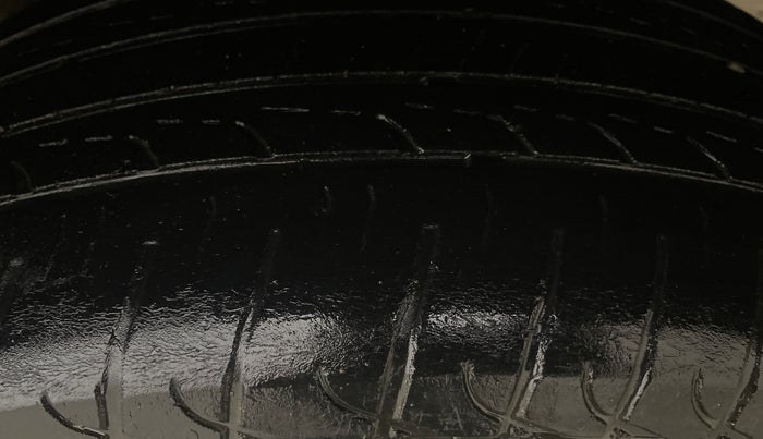 2017 Mahindra XUV500 W6 AT 1.99, Diesel, Automatic, 64,287 km, Left Rear Tyre Tread