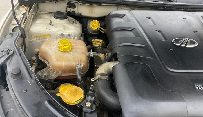 2017 Mahindra XUV500 W6 AT 1.99, Diesel, Automatic, 64,287 km, Engine View - Right