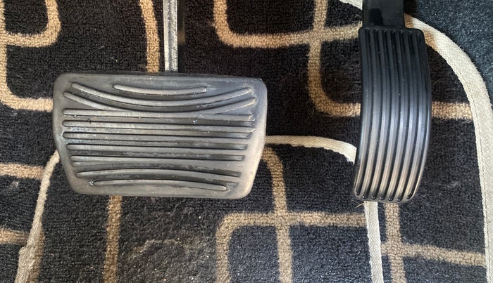 2017 Mahindra XUV500 W6 AT 1.99, Diesel, Automatic, 64,287 km, Pedals