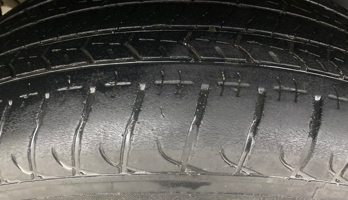 2017 Mahindra XUV500 W6 AT 1.99, Diesel, Automatic, 64,287 km, Right Rear Tyre Tread