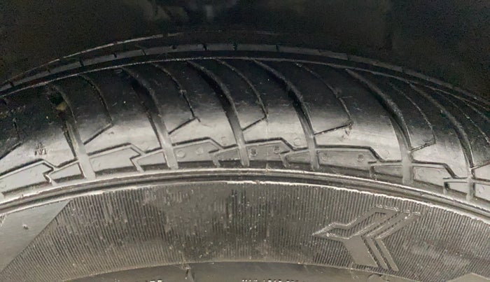 2020 Hyundai AURA SX PLUS 1.2 AMT CRDI, Diesel, Automatic, 45,704 km, Right Front Tyre Tread