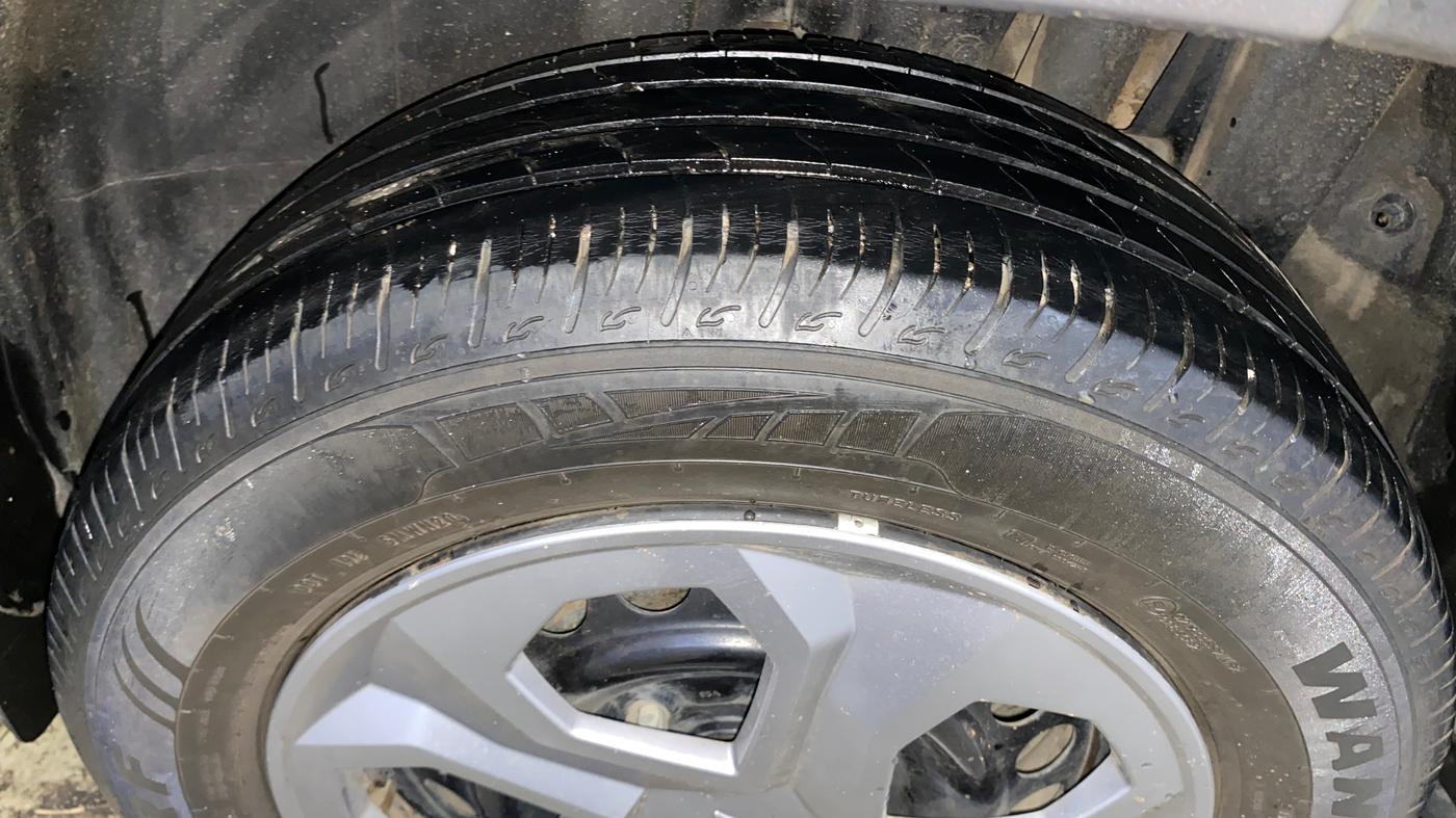 2024 Maruti BREZZA VXI AT SMART HYBRID, Petrol, Automatic, 27,089 km, Left Rear Tyre Tread