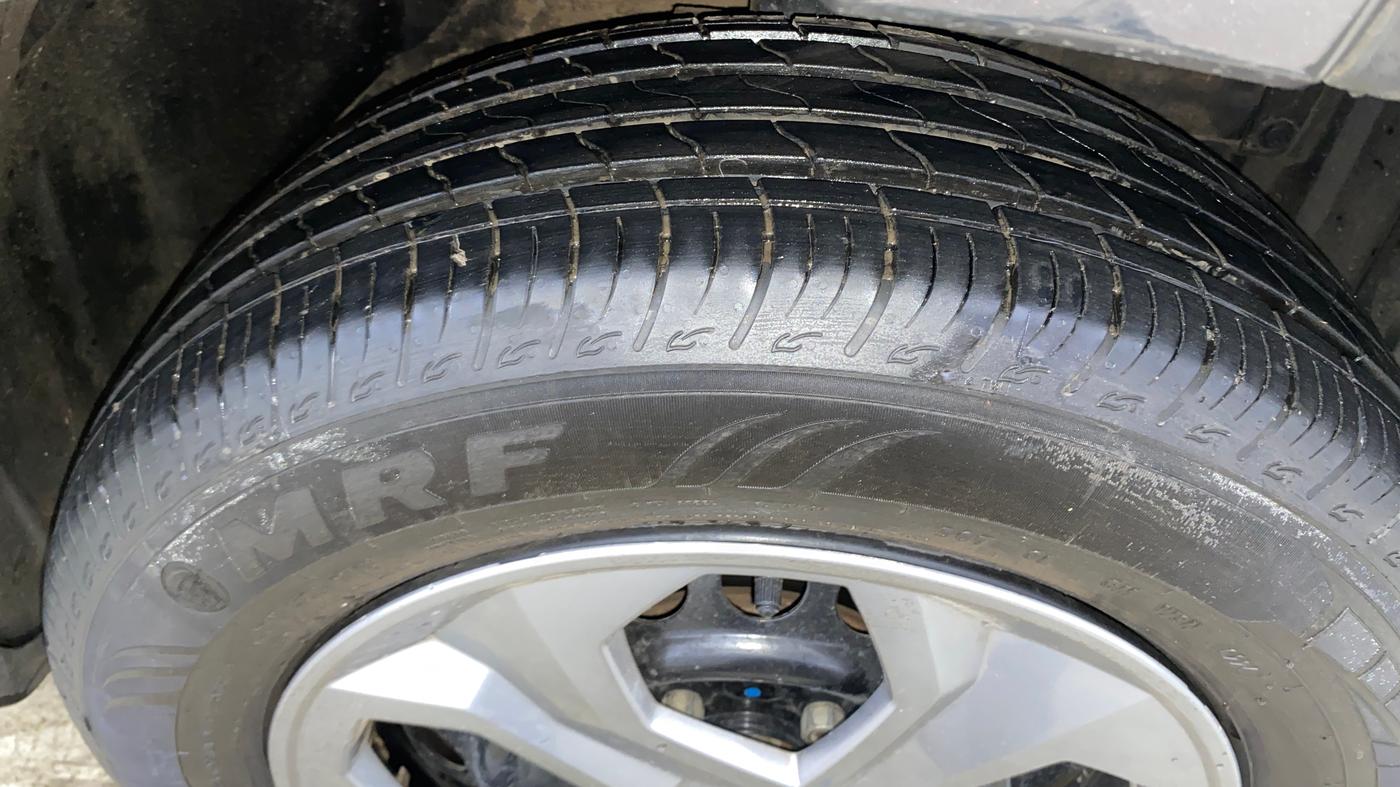 2024 Maruti BREZZA VXI AT SMART HYBRID, Petrol, Automatic, 27,089 km, Right Front Tyre Tread