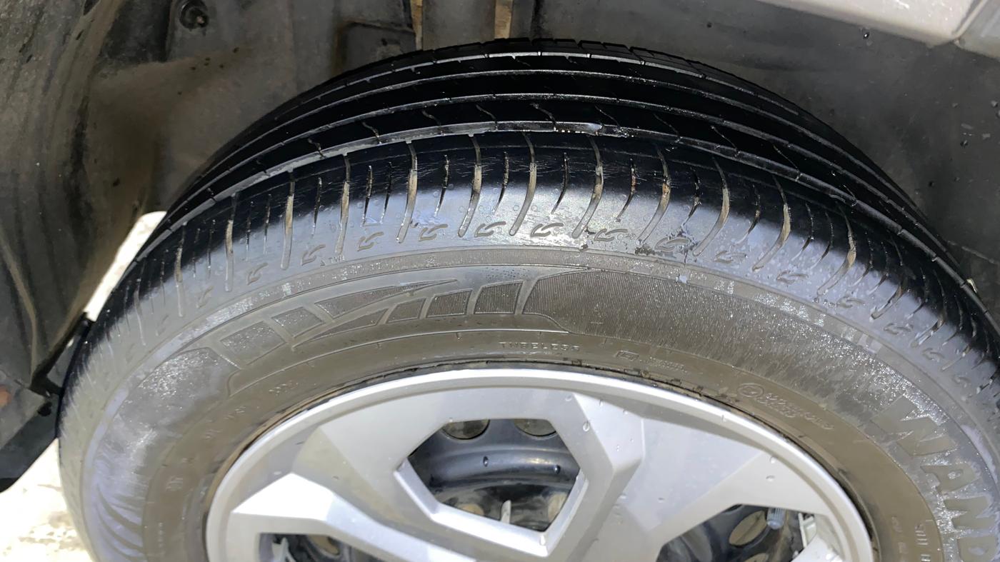 2024 Maruti BREZZA VXI AT SMART HYBRID, Petrol, Automatic, 27,089 km, Right Rear Tyre Tread