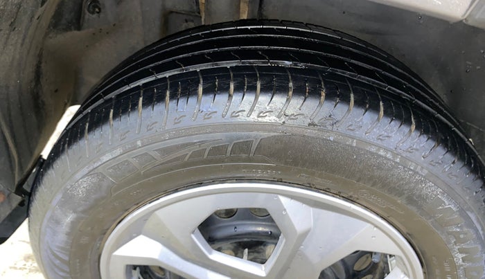 2024 Maruti BREZZA VXI AT SMART HYBRID, Petrol, Automatic, 27,089 km, Right Rear Tyre Tread
