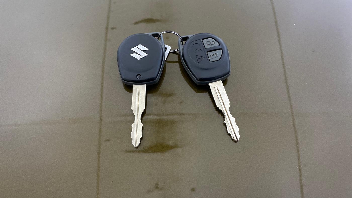 2024 Maruti BREZZA VXI AT SMART HYBRID, Petrol, Automatic, 27,089 km, Key Close Up