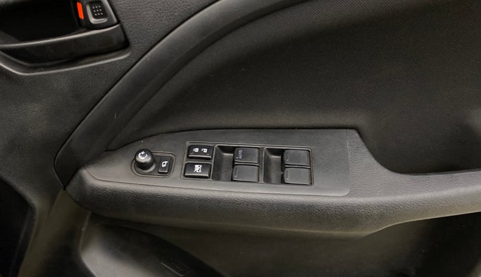2024 Maruti BREZZA VXI AT SMART HYBRID, Petrol, Automatic, 27,089 km, Driver Side Door Panels Control