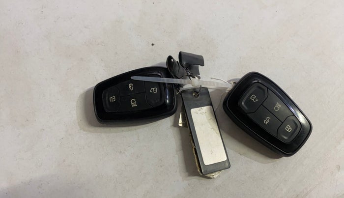 2021 Tata PUNCH CREATIVE AMT 1.2 RTN DUAL TONE, Petrol, Automatic, 20,179 km, Key Close Up