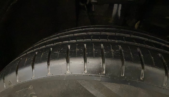 2021 Tata PUNCH CREATIVE AMT 1.2 RTN DUAL TONE, Petrol, Automatic, 20,179 km, Right Front Tyre Tread