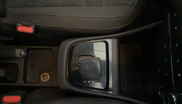 2021 Tata PUNCH CREATIVE AMT 1.2 RTN DUAL TONE, Petrol, Automatic, 20,179 km, Gear Lever