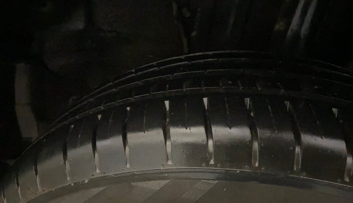 2021 Tata PUNCH CREATIVE AMT 1.2 RTN DUAL TONE, Petrol, Automatic, 20,179 km, Left Rear Tyre Tread