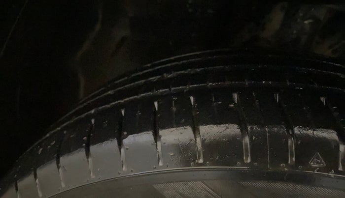 2021 Tata PUNCH CREATIVE AMT 1.2 RTN DUAL TONE, Petrol, Automatic, 20,179 km, Left Front Tyre Tread