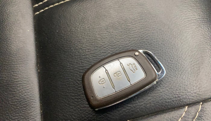 2015 Hyundai Verna FLUIDIC 4S 1.6 VTVT S(O), Petrol, Manual, 52,154 km, Key Close Up