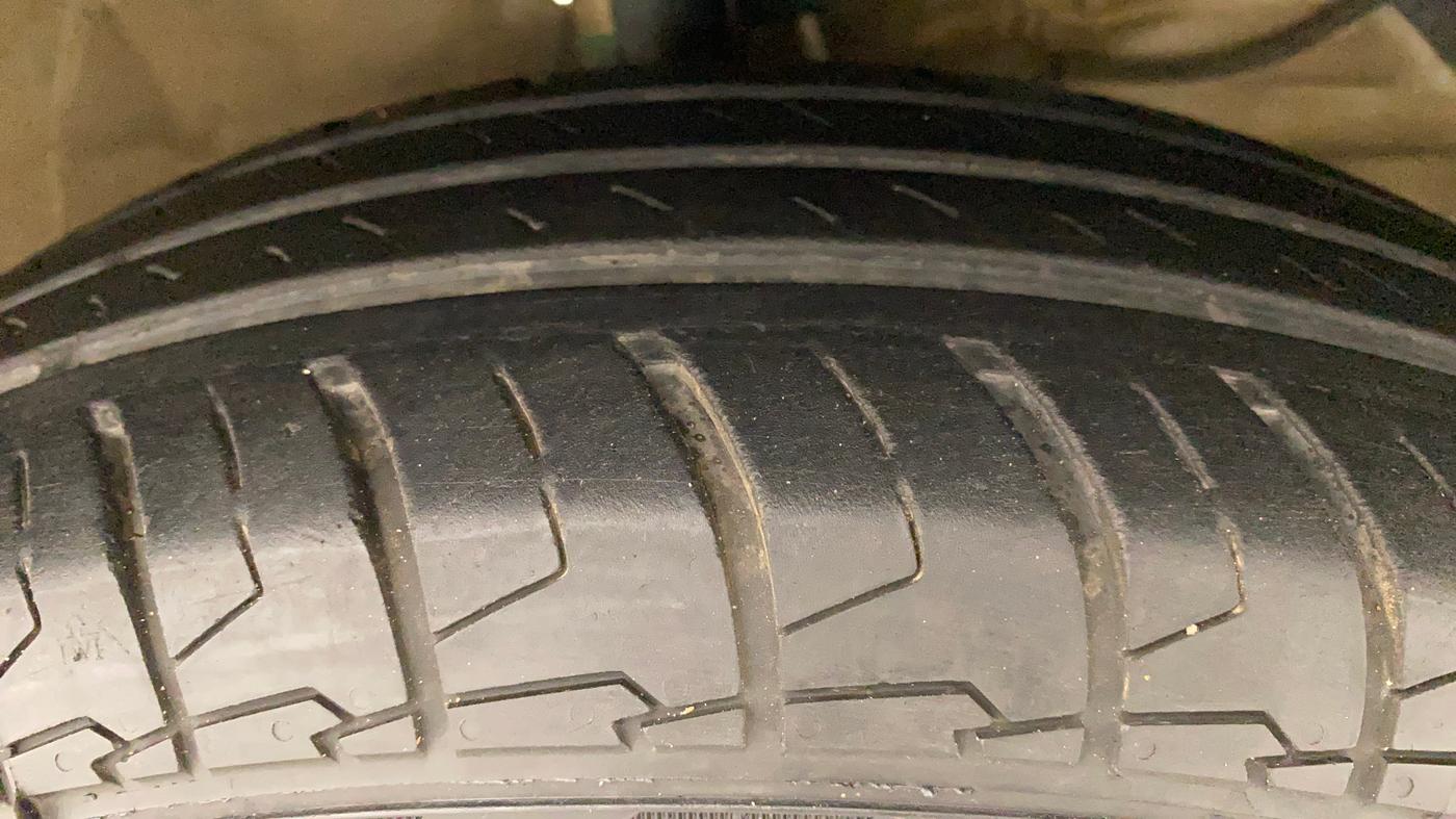 2021 Maruti Swift VXI, Petrol, Manual, 31,563 km, Right Front Tyre Tread