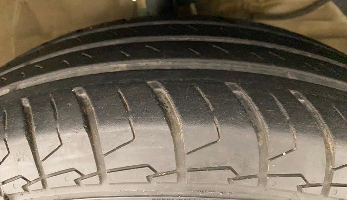 2021 Maruti Swift VXI, Petrol, Manual, 31,563 km, Right Front Tyre Tread