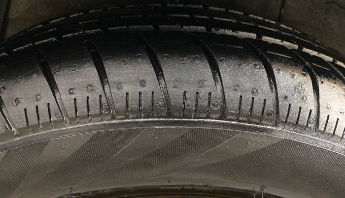 2016 Hyundai Xcent S 1.2 SPECIAL EDITION, Petrol, Manual, 74,812 km, Right Rear Tyre Tread