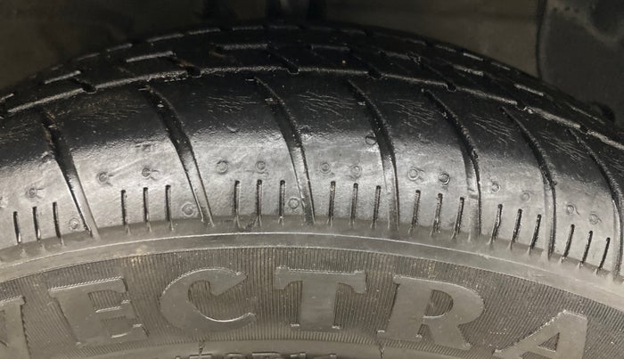 2016 Hyundai Xcent S 1.2 SPECIAL EDITION, Petrol, Manual, 74,812 km, Right Front Tyre Tread