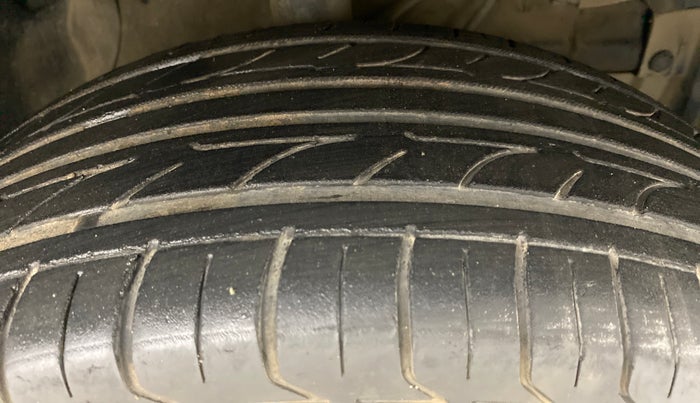 2016 Maruti Vitara Brezza VDI OPT, Diesel, Manual, 78,393 km, Right Front Tyre Tread