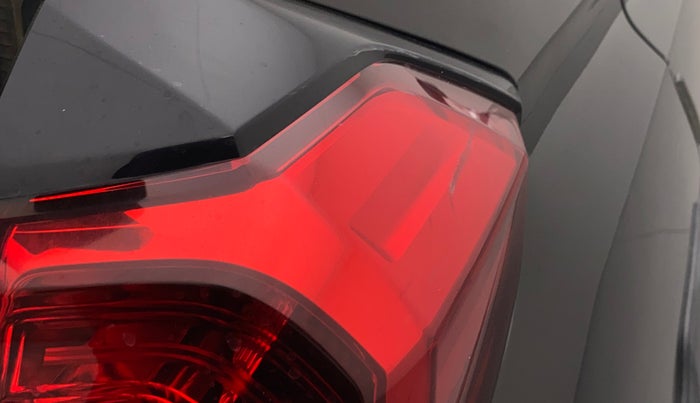 2017 Honda WR-V 1.2L I-VTEC VX MT, Petrol, Manual, 42,754 km, Right tail light - Minor scratches