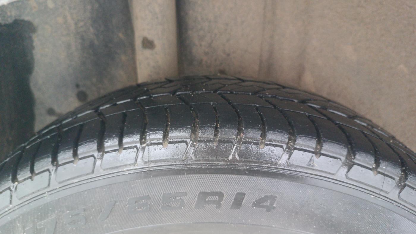 2014 Ford Figo TITANIUM 1.2 PETROL, Petrol, Manual, 59,725 km, Right Rear Tyre Tread