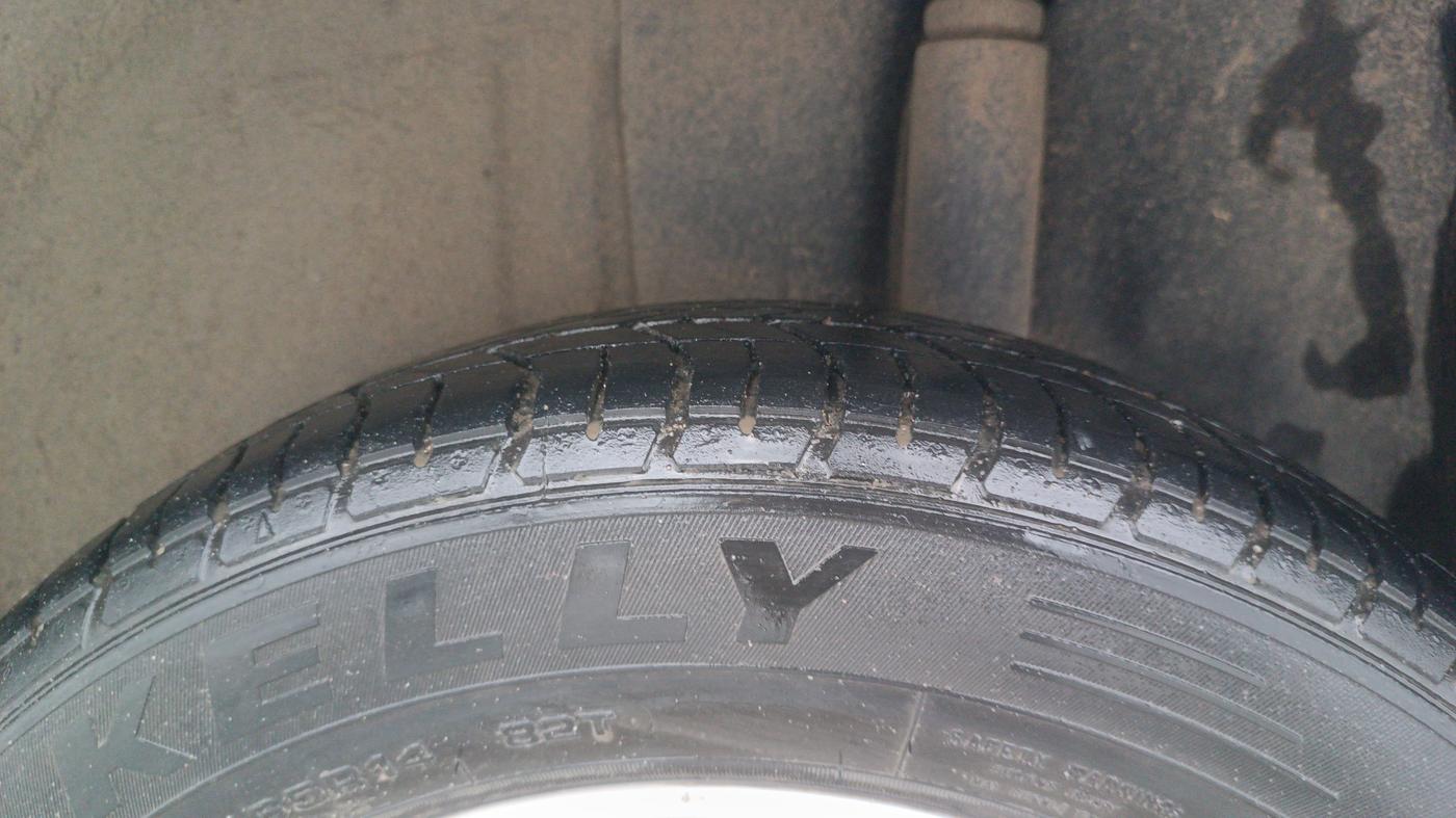 2014 Ford Figo TITANIUM 1.2 PETROL, Petrol, Manual, 59,725 km, Left Rear Tyre Tread