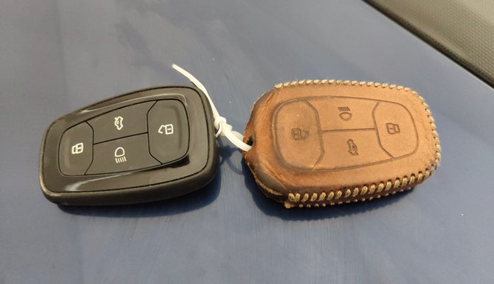 2022 Tata ALTROZ XZA PLUS, Petrol, Automatic, 39,618 km, Key Close Up